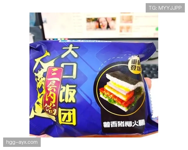 大阪刚赢完比赛就跑去便利店买饭团，这自律生活也太真实了吧